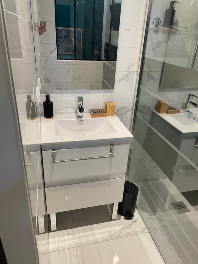 Appartement En Rez De Jardin Tout Equipe Fleurance Dış mekan fotoğraf
