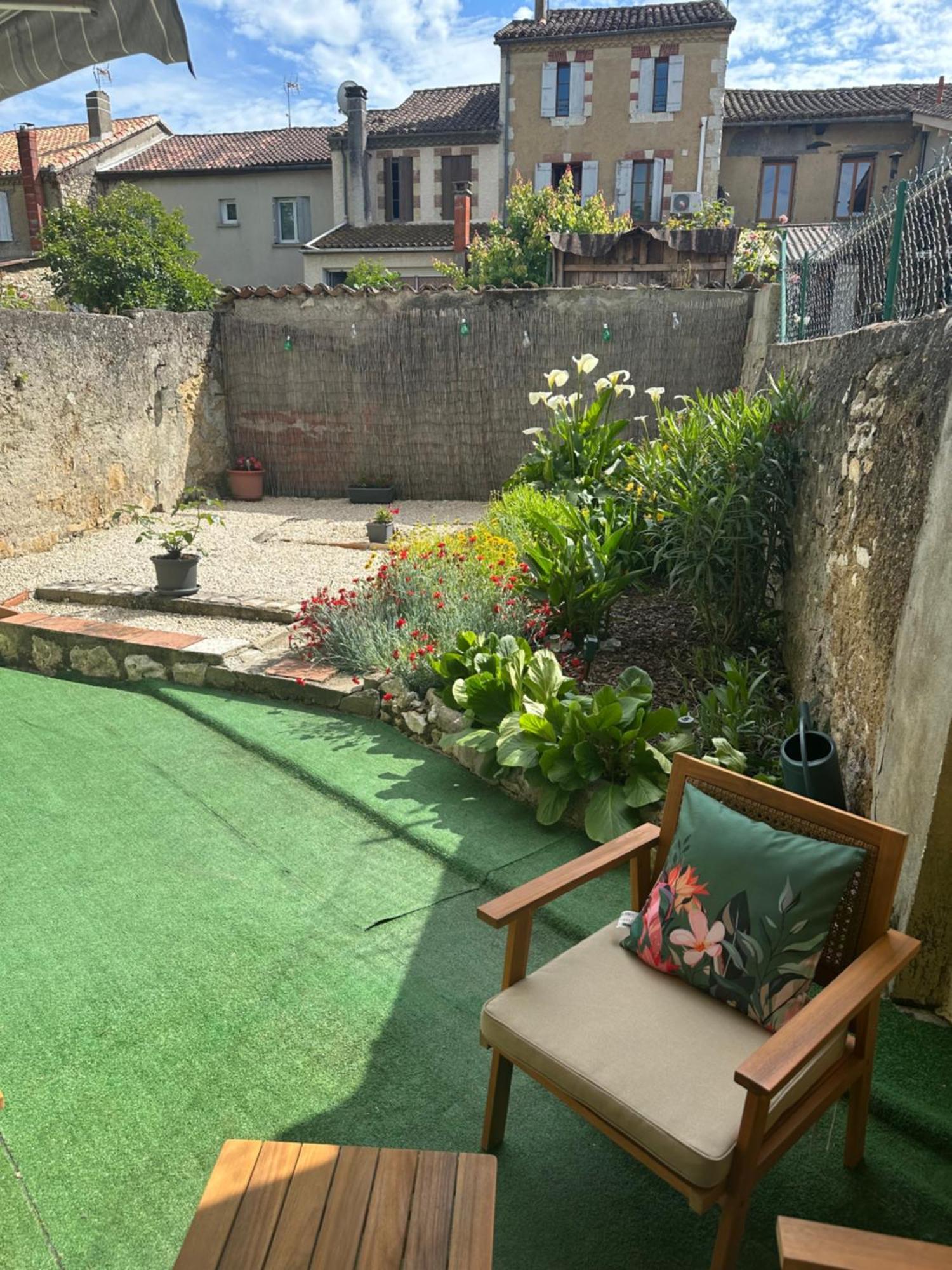 Appartement En Rez De Jardin Tout Equipe Fleurance Dış mekan fotoğraf